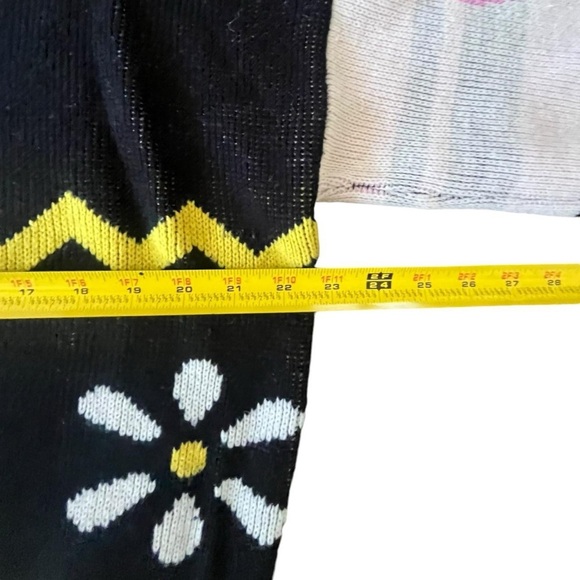 Black and yellow sweater with smiley faces - super cute! #y2k #smileyface - Picture 5 of 6